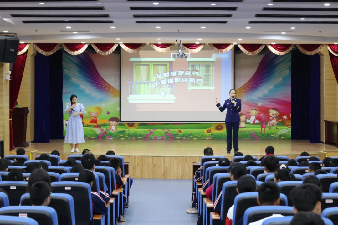 她用作品記錄這群英雄的感人瞬間，更用知識救了許多人！