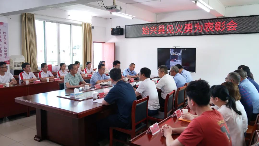 弘揚社會正能量 火海救人鎮(zhèn)干部獲見義勇為表彰